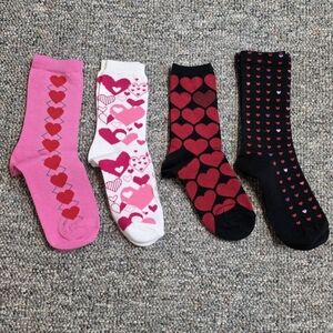 Bloomingdale's Set of 4 Ladies Heart Novelty Crew Socks